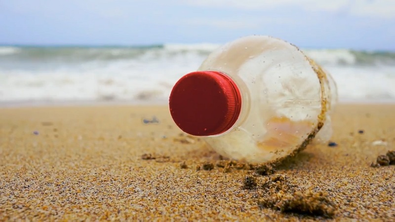 Microplastiche: secondo ECHA si accumulano di più in suolo e acque dolci rispetto agli oceani